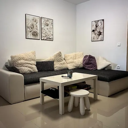Cica Apartment